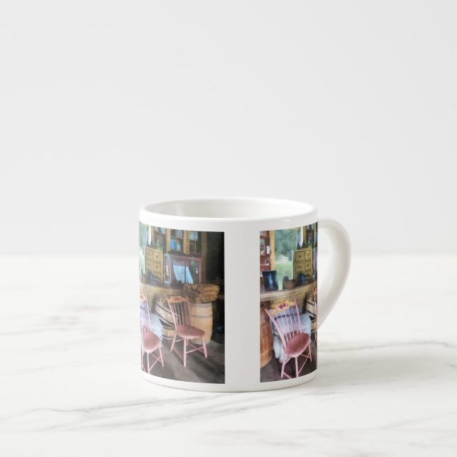Tasse Expresso Deux chaises roses dans le magasin général (Devant droit)