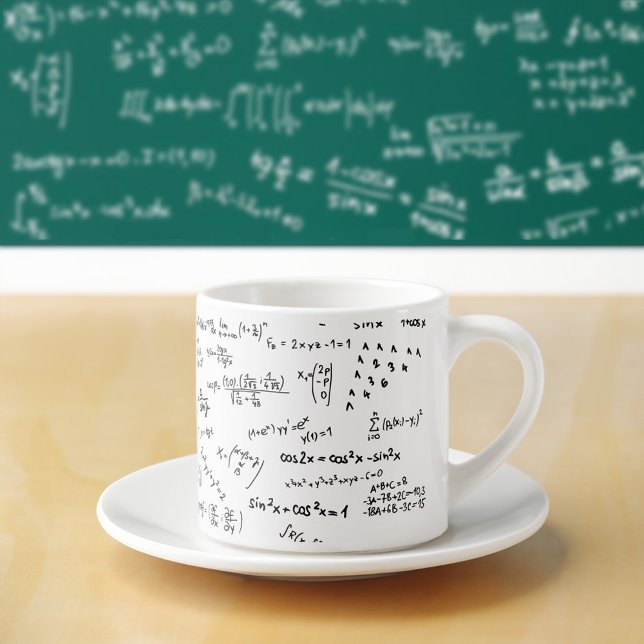 Tasse Expresso Formules Mathématiques Et Numéros (Mathematics Formulas Equations And Numbers Espresso Cup With A Chalkboard Backdrop)