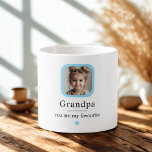 Tasse Expresso Grand-père personnalisé avec 1 cadeau grand-enfant<br><div class="desc">Faites une pause café de grand-père extra spéciale avec cette tasse expresso personnalisée avec une photo de petit-enfant et le message sincère "Grand-père, tu es mon préféré." Cette tasse compacte et charmante est parfaite pour les amateurs d’expresso et fait un cadeau significatif pour les anniversaires, la fête des pères ou...</div>