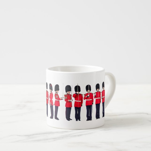 Tasse Expresso Grenadier Grards sur la parade (Devant droit)