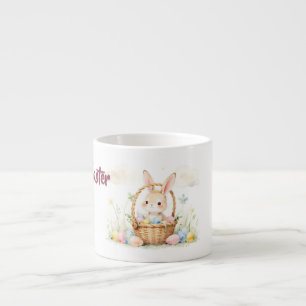 Tasse Expresso Joli lapin de Pâques dans un panier avec des œufs