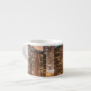 Tasse Expresso La neige tombe au-dessus de l'horizon à la soiré