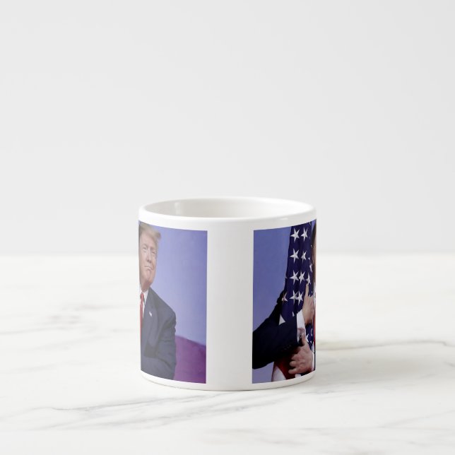 Tasse Expresso Le président Trump accablé le drapeau américain (Devant)