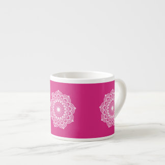 Tasse Expresso Mandala blanc sur fond rose