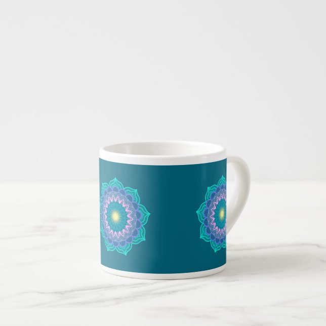Tasse Expresso Mandala coloré sur fond bleu (Devant droit)