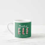Tasse Expresso Mini elfe fête Noël rouge, vert et blanc<br><div class="desc">Mini elf festif rouge,  vert et blanc design de Noël. Correspond aux cadeaux de Noël de la famille.</div>