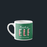 Tasse Expresso Mini elfe fête Noël rouge, vert et blanc<br><div class="desc">Mini elf festif rouge,  vert et blanc design de Noël. Correspond aux cadeaux de Noël de la famille.</div>