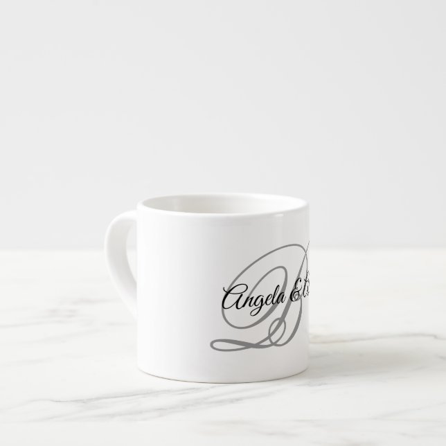 Tasse Expresso Monogramme de style calligraphique fantaisie gris (Devant gauche)