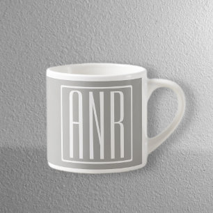 Tasse Expresso Monogramme initial Blanc sur gris clair