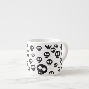 Tasse Expresso Motif avec les crânes noirs sur le blanc