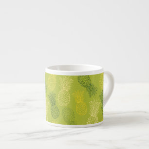Tasse Expresso Motif d'ensemble d'ananas sur le vert