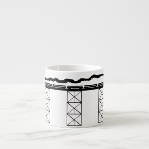 Tasse Expresso Pont de haut niveau avec la locomotive à vapeur de
