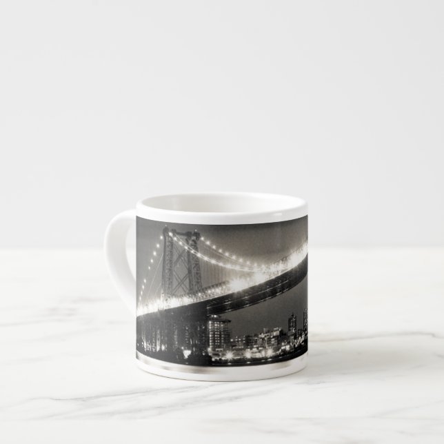 Tasse Expresso Pont de Williamsburg à New York City la nuit (Devant gauche)