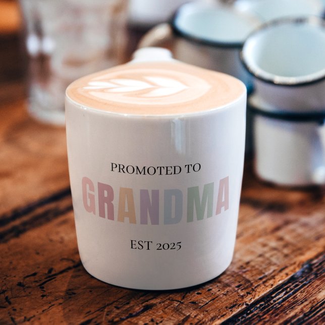 Tasse Expresso Promoté au cadeau Grandma EST 2025 (Créateur téléchargé)