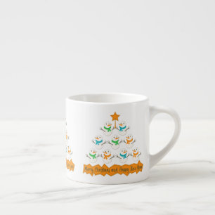 Tasse Expresso Pyramide des sapins de Noël faite de bonhommes de 