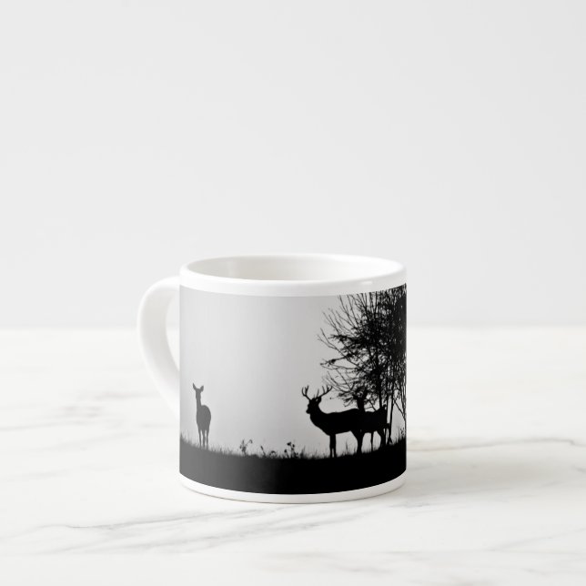 Tasse Expresso Une image de quelques cerfs communs dans la brume (Devant gauche)