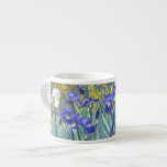 Tasse Expresso Vincent Van Gogh Irises Floral Vintage Fine Art<br><div class="desc">Vincent Van Gogh Blue Irises Floral Fine Art Irises est l'un des nombreux tableaux d'iris de l'artiste post-impressionniste néerlandais Vincent van Gogh. Comme beaucoup d'artistes de son époque, Van Gogh a été influencé par les estampes japonaises ukiyo-e. Les contours forts, les angles inhabituels, y compris les vues rapprochées, sont un...</div>