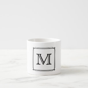 Tasse Expresso Votre Lettre. Monogramme noir et blanc.