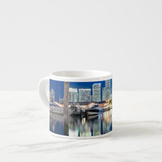 Tasse Expresso Vue d'horizon avec la réflexion dans l'eau, Miami
