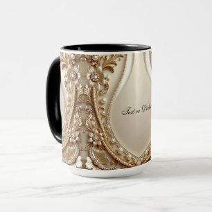 Tasse florale ornée élégante en or