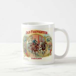 Tasse foncée de bière blonde allemande de vieux