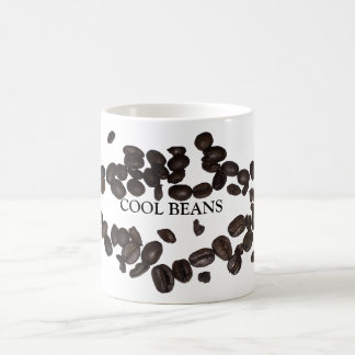 Tasse fraîche de grain de café d'haricots