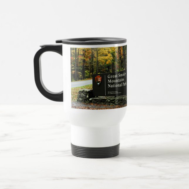 Tasse fumeuse de voyageur de signe d'automne de (Gauche)
