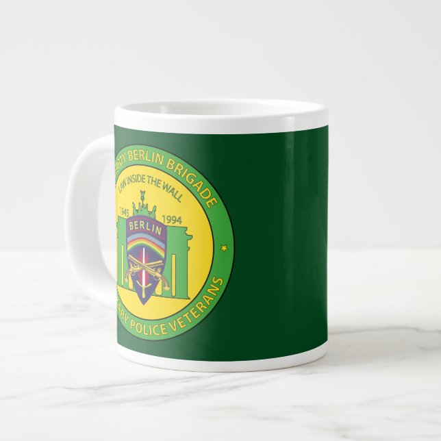 Tasse Géante Anciens combattants de la police militaire de la B (Devant gauche)