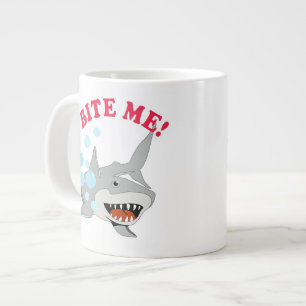 Tasse Géante Bite Me Shark on White