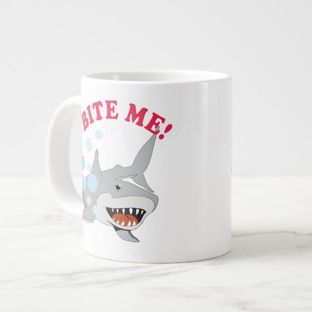 Tasse Géante Bite Me Shark on White (Devant gauche)