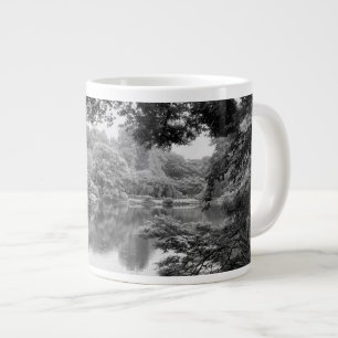 Tasse Géante Black and white, cool, unique nature et lake