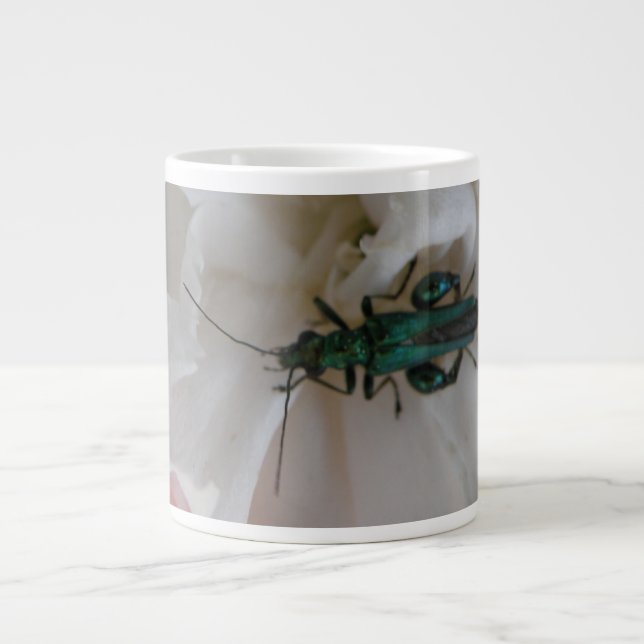 Tasse Géante Bouche de coléoptère (Devant)