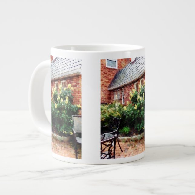 Tasse Géante Café Extérieur Avec Hydrangea (Devant gauche)
