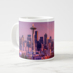 Tasse Géante Coucher du soleil derrière l'horizon de Seattle du
