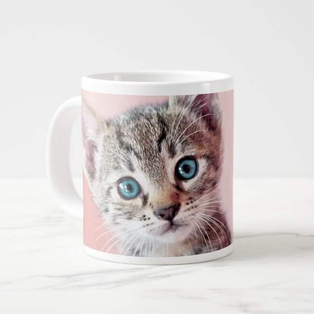Tasse Géante Cute chaton aux yeux bleus. (Devant gauche)