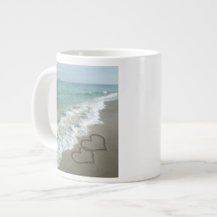 Tasse Géante Deux Coeurs de sable sur la plage, Océan romantiqu