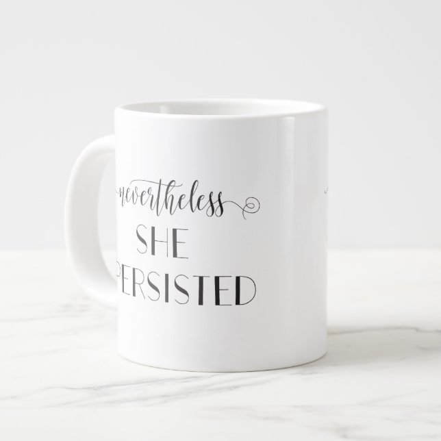 Tasse Géante Elle A Néanmoins Persisté La Citation (Devant gauche)