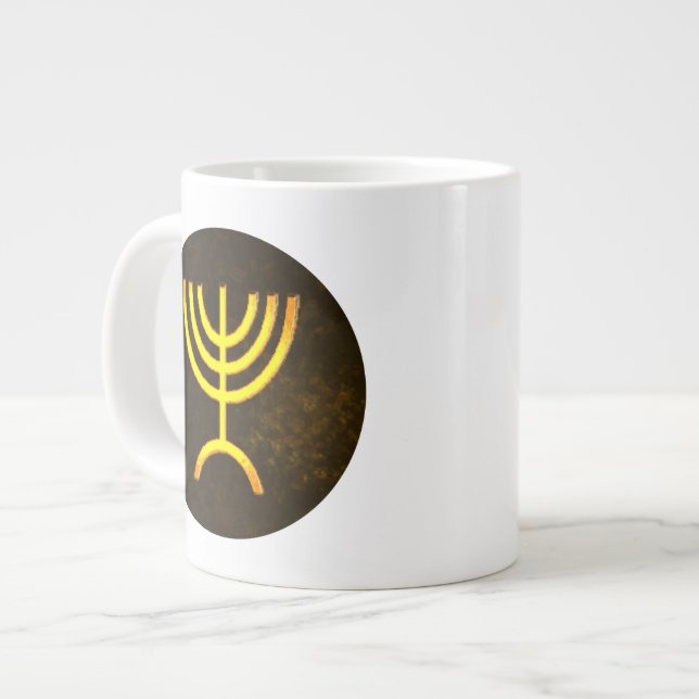 Tasse Géante Flamme de Menorah (Devant gauche)