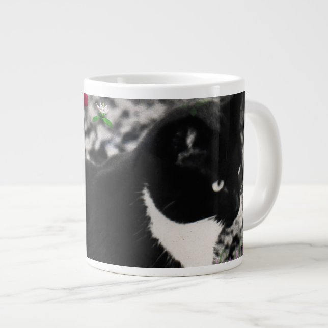 Tasse Géante Frouilles dans Flowers II - Chat Tux noir et blanc (Devant droit)