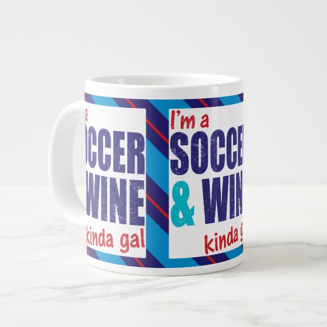 Tasse Géante Je suis une Coupe Kinda Gal Soccer & Wine (Devant gauche)