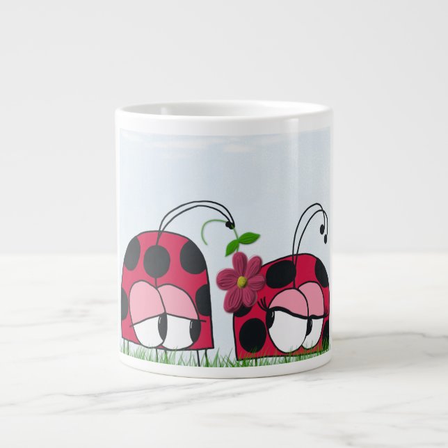 Tasse Géante L'adorable Ladybug Qui Lui Met Son Nouveau Dessin  (Devant)