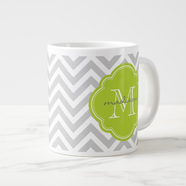 Tasse Géante Monogramme personnalisé gris et vert Chevron (Devant droit)