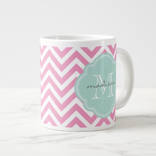 Tasse Géante Monogramme personnalisé Pink and Mint Chevron (Devant droit)