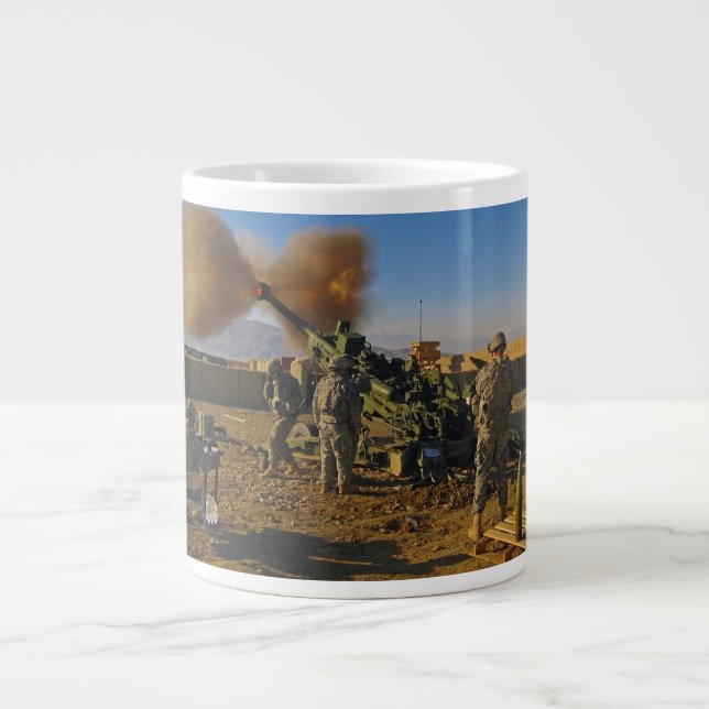Tasse Géante Obusier tracté Afghanistan 2009 de la lumière M777 (Devant)