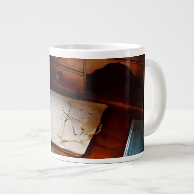 Tasse Géante Optométriste - Terminé pour la nuit (Devant droit)