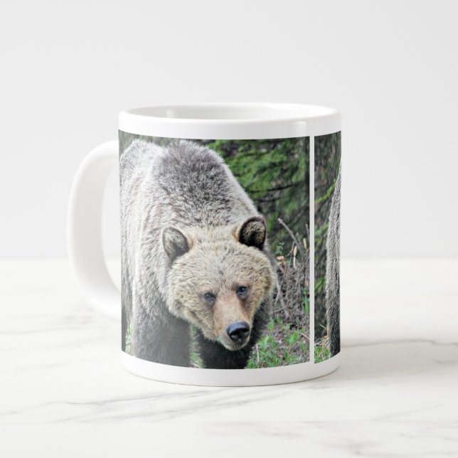 Tasse Géante Ours Grizzly dans une Clairière de Forêt (Devant gauche)