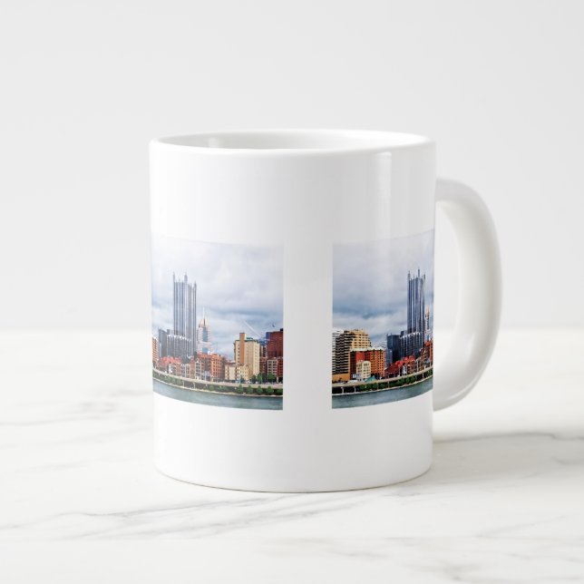 Tasse Géante Pittsburgh PA Skyline (Devant droit)