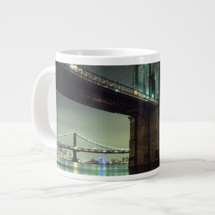 Tasse Géante Pont de Brooklyn au pont de Manhattan de nuit