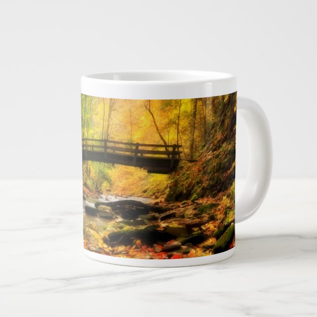 Tasse Géante Pont en bois et crique dans l'automne (Devant droit)