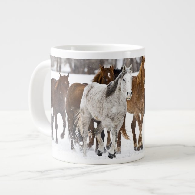 Tasse Géante Un paysage hivernal de course (Devant gauche)